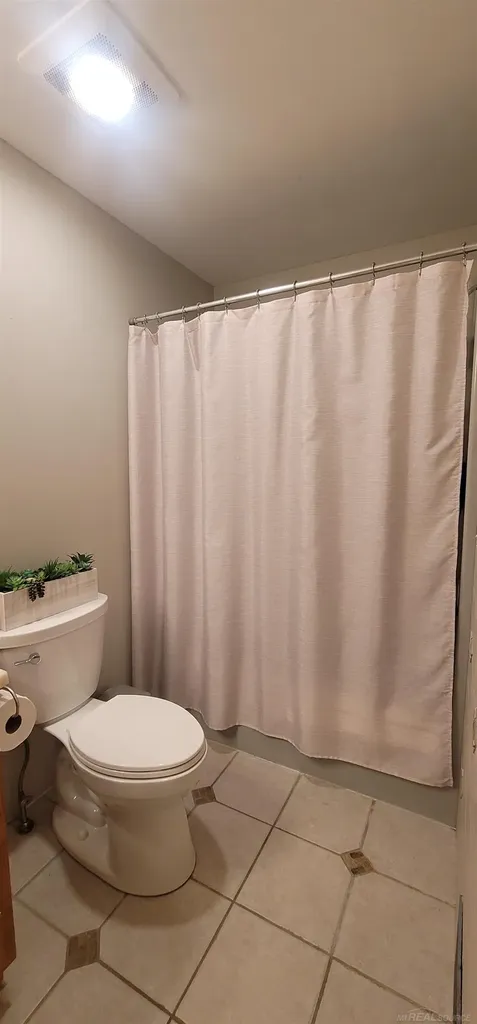 415 Coledale Drive White Lake Charter Township MI 48386