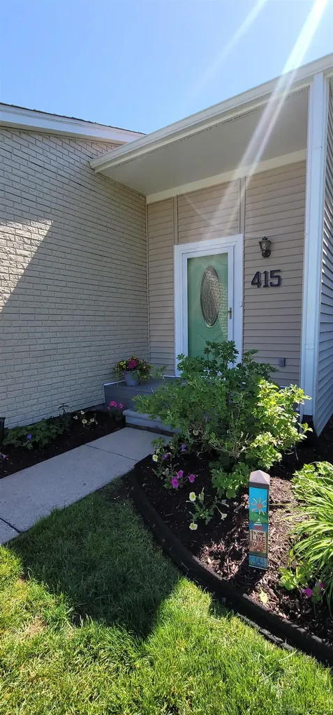 415 Coledale Drive White Lake Charter Township MI 48386