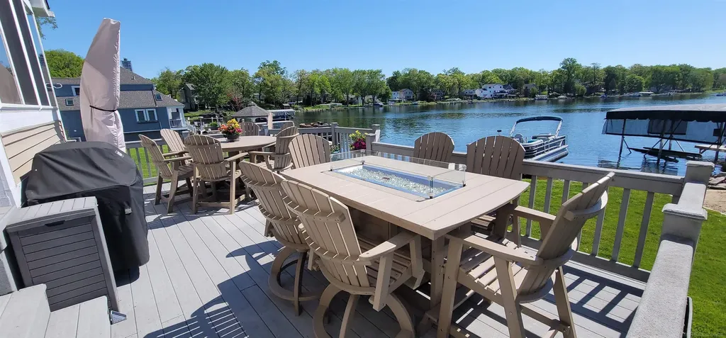 415 Coledale Drive White Lake Charter Township MI 48386