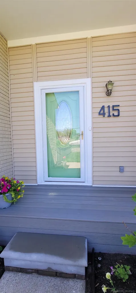 415 Coledale Drive White Lake Charter Township MI 48386