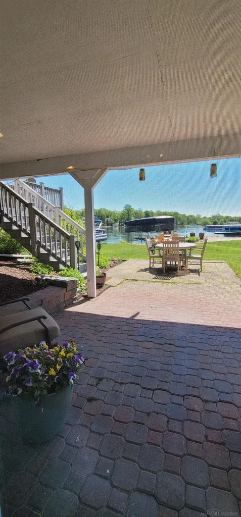 415 Coledale Drive White Lake Charter Township MI 48386