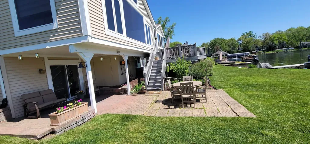 415 Coledale Drive White Lake Charter Township MI 48386