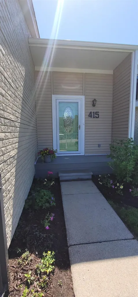 415 Coledale Drive White Lake Charter Township MI 48386