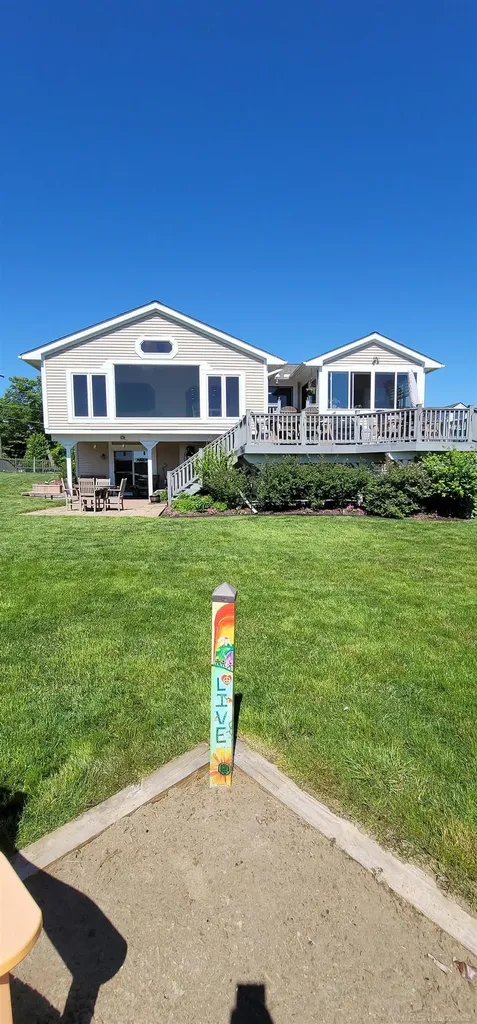 415 Coledale Drive White Lake Charter Township MI 48386
