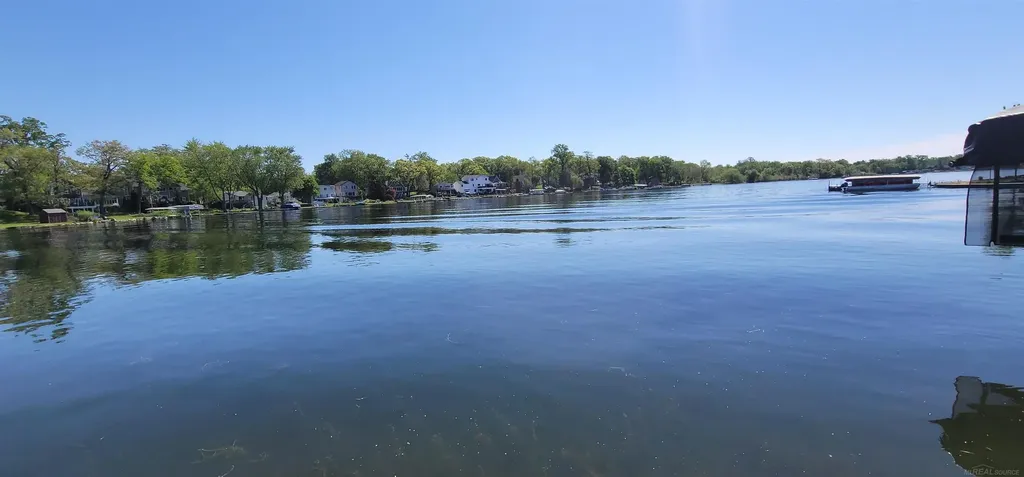 415 Coledale Drive White Lake Charter Township MI 48386