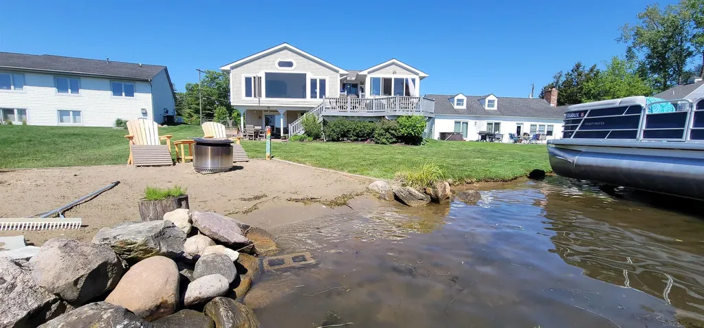 415 Coledale Drive White Lake Charter Township MI 48386