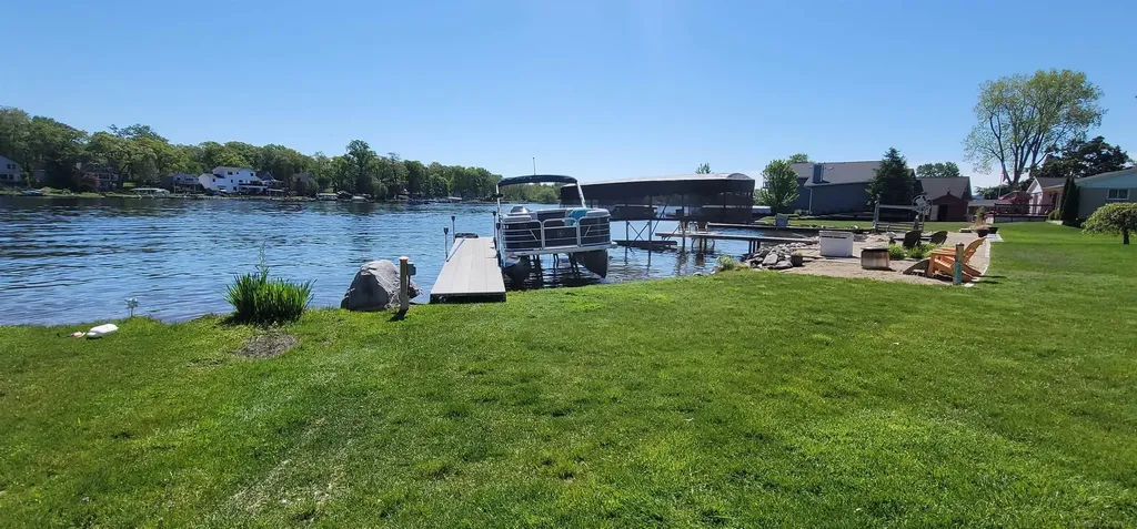 415 Coledale Drive White Lake Charter Township MI 48386
