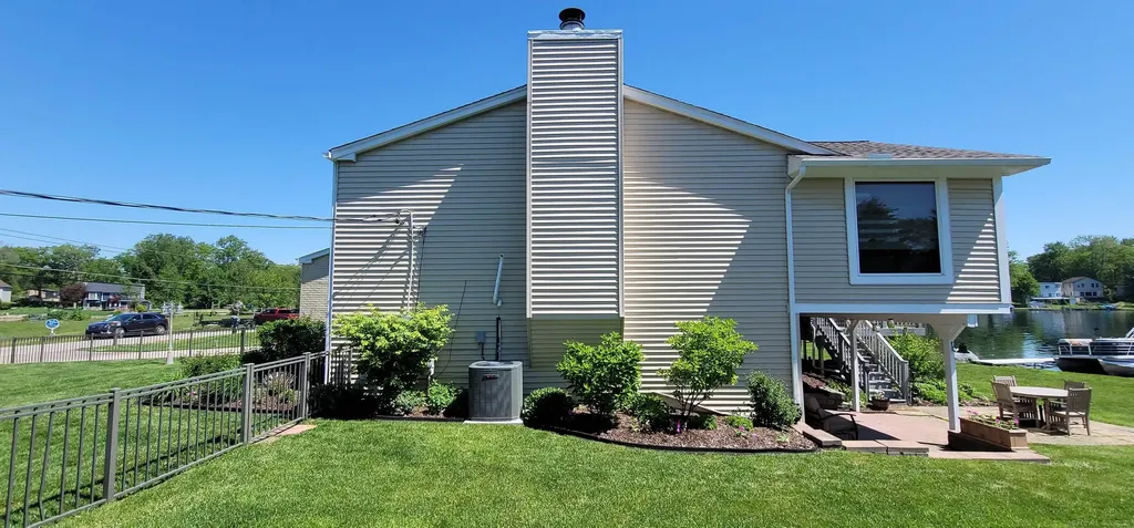 415 Coledale Drive White Lake Charter Township MI 48386