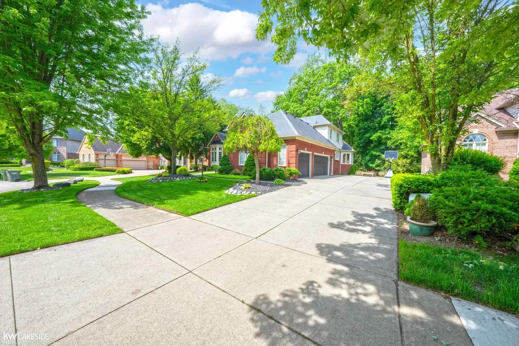 54213 Flamingo Drive Shelby Charter Township MI 48315