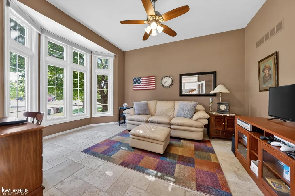 54213 Flamingo Drive Shelby Charter Township MI 48315