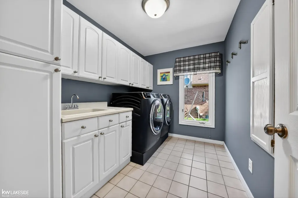 54213 Flamingo Drive Shelby Charter Township MI 48315