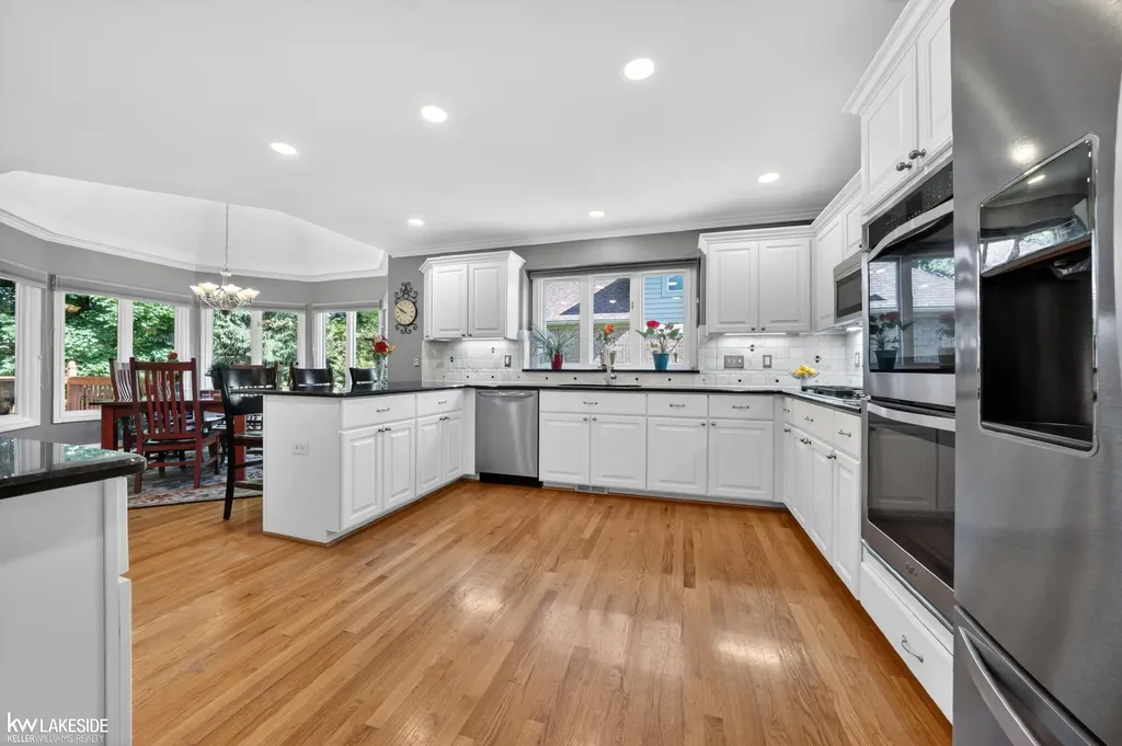 54213 Flamingo Drive Shelby Charter Township MI 48315