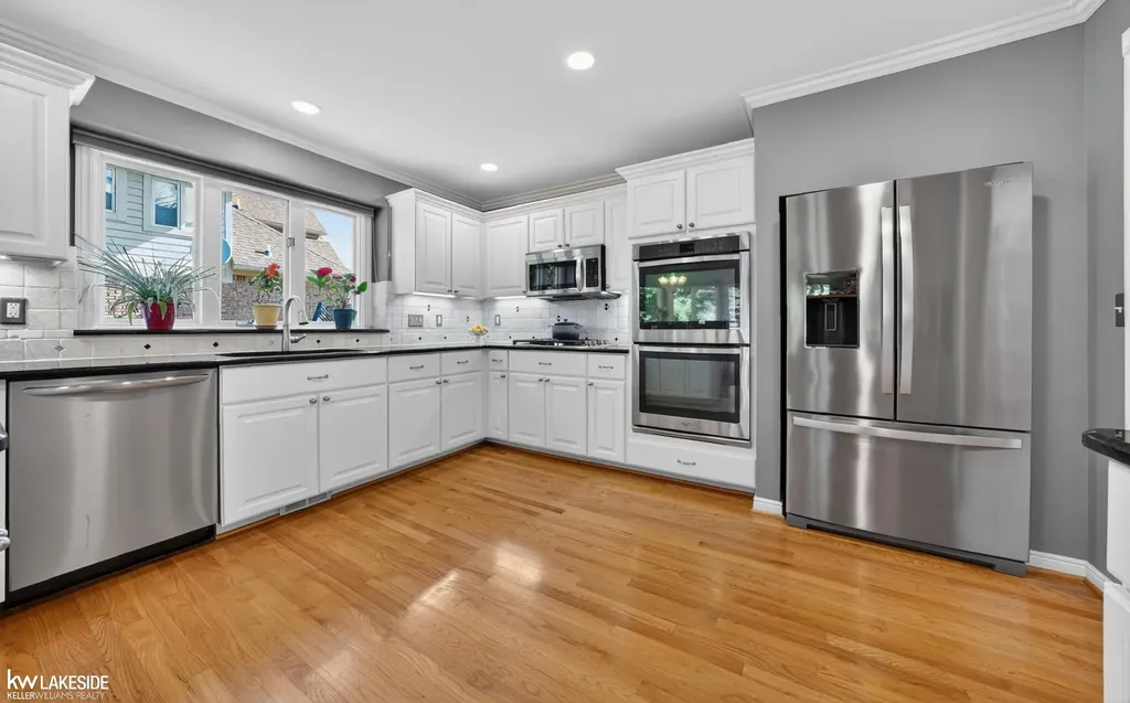 54213 Flamingo Drive Shelby Charter Township MI 48315
