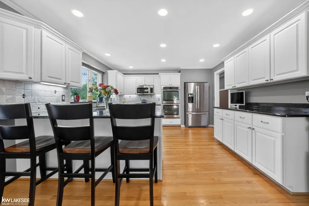 54213 Flamingo Drive Shelby Charter Township MI 48315