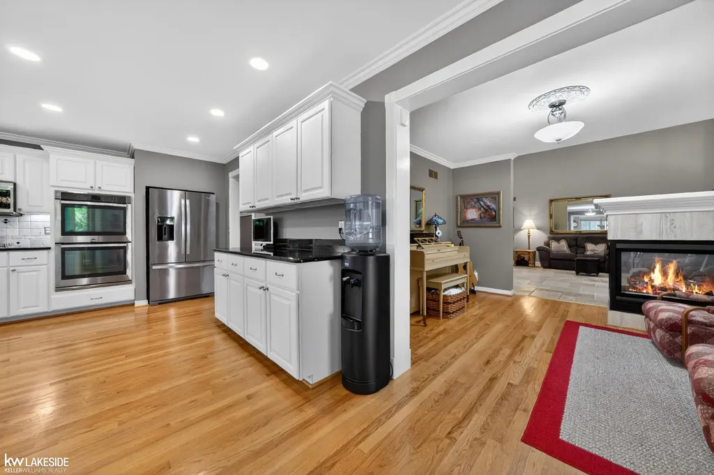 54213 Flamingo Drive Shelby Charter Township MI 48315
