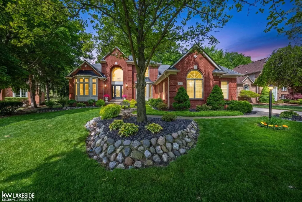 54213 Flamingo Drive Shelby Charter Township MI 48315