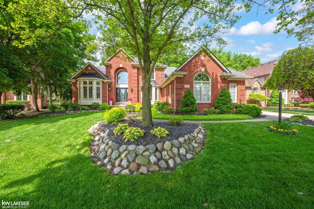 54213 Flamingo Drive Shelby Charter Township MI 48315
