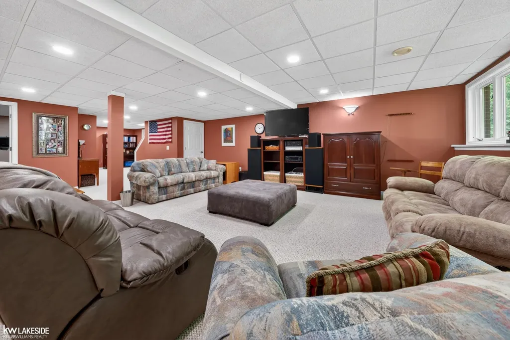 54213 Flamingo Drive Shelby Charter Township MI 48315