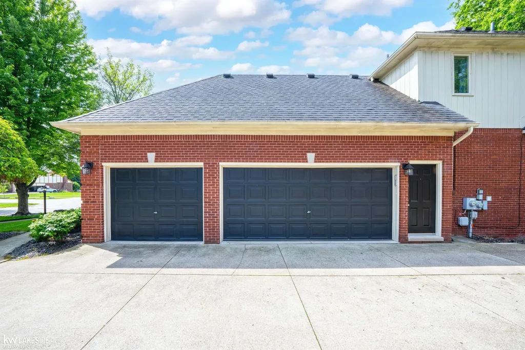 54213 Flamingo Drive Shelby Charter Township MI 48315