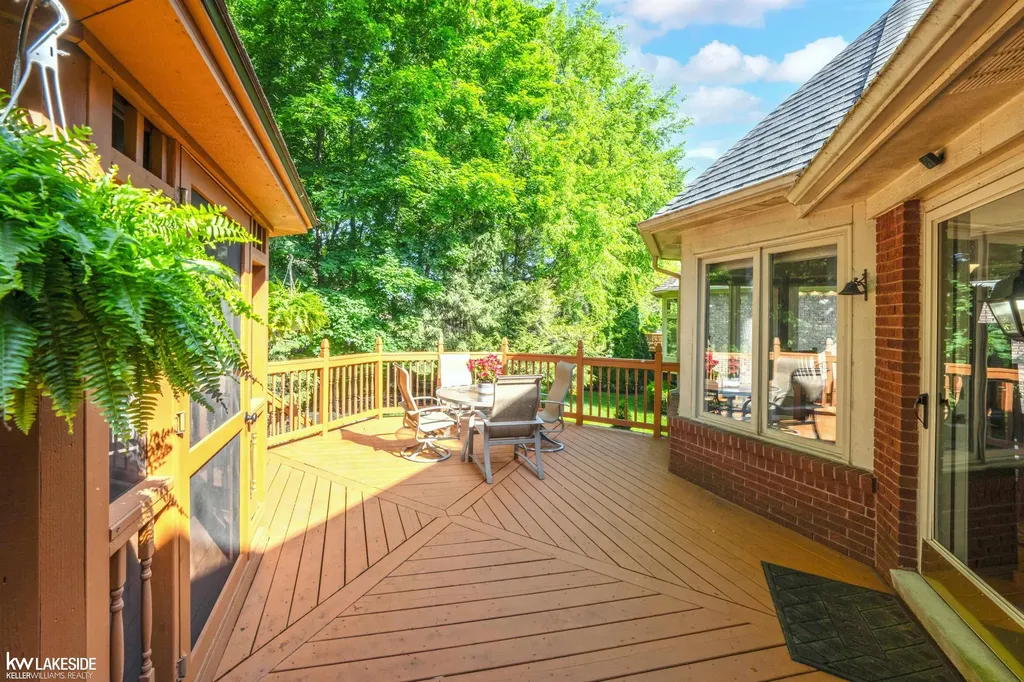 54213 Flamingo Drive Shelby Charter Township MI 48315