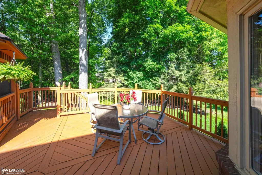 54213 Flamingo Drive Shelby Charter Township MI 48315