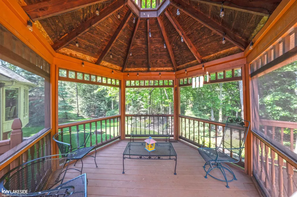 54213 Flamingo Drive Shelby Charter Township MI 48315