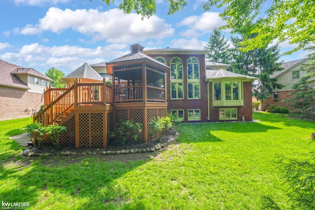 54213 Flamingo Drive Shelby Charter Township MI 48315