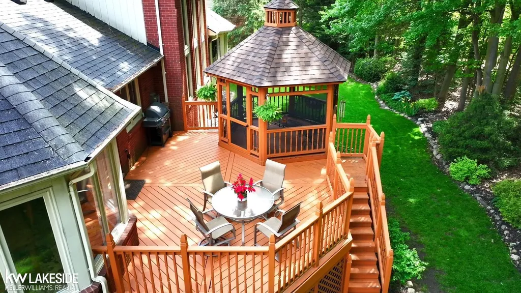 54213 Flamingo Drive Shelby Charter Township MI 48315