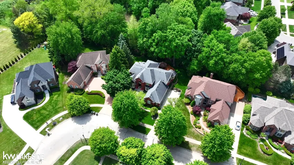 54213 Flamingo Drive Shelby Charter Township MI 48315