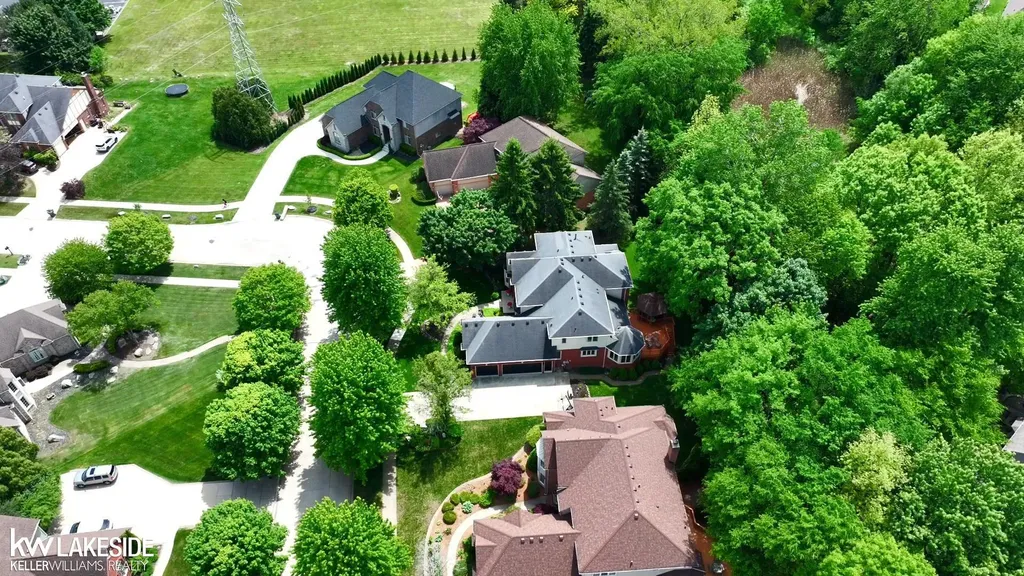 54213 Flamingo Drive Shelby Charter Township MI 48315