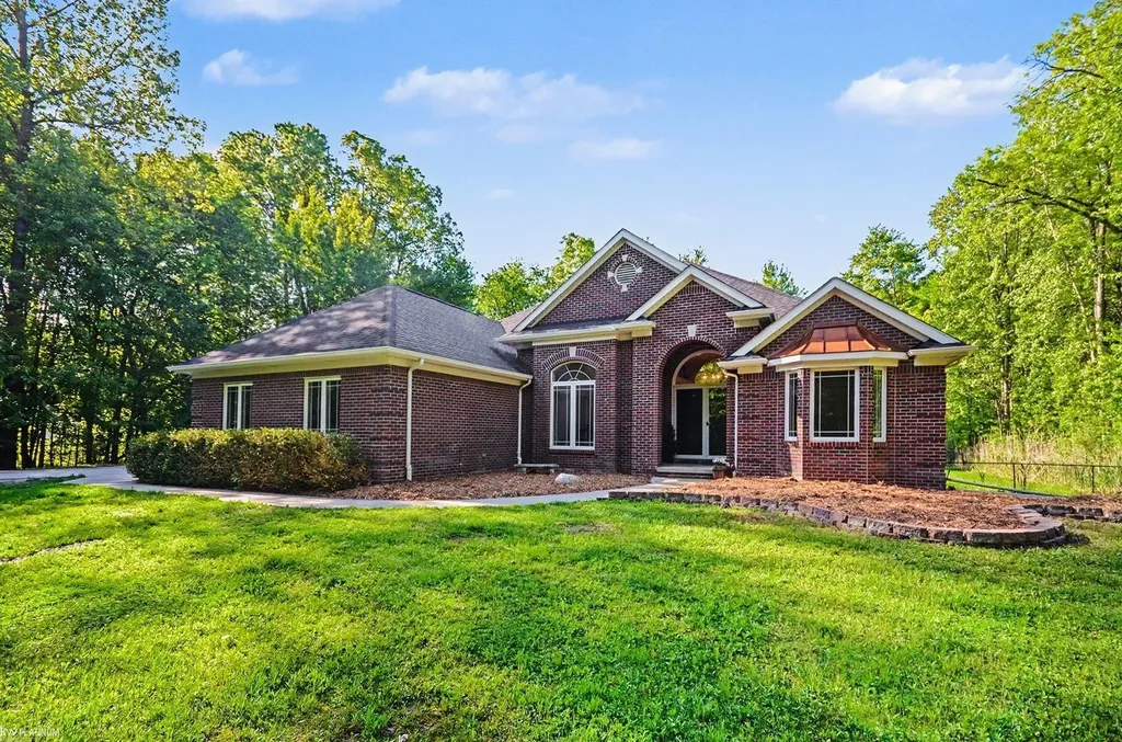 8367 Lindsey Road Casco Township MI 48064