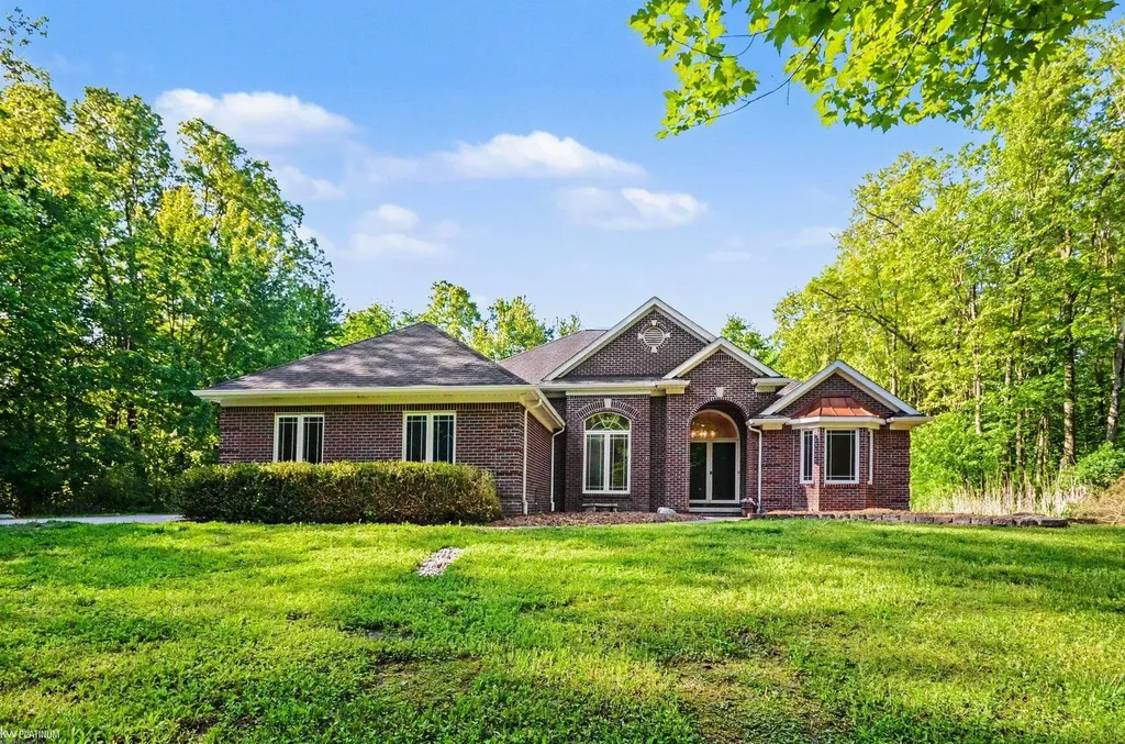 8367 Lindsey Road Casco Township MI 48064