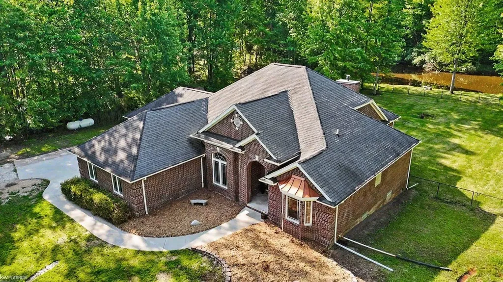 8367 Lindsey Road Casco Township MI 48064