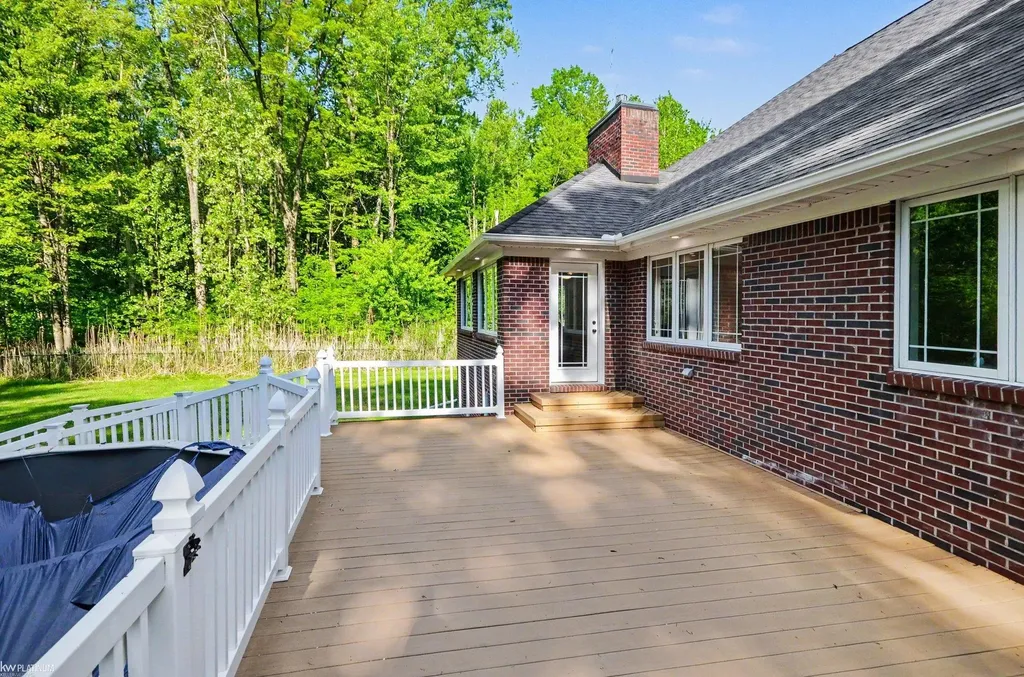 8367 Lindsey Road Casco Township MI 48064