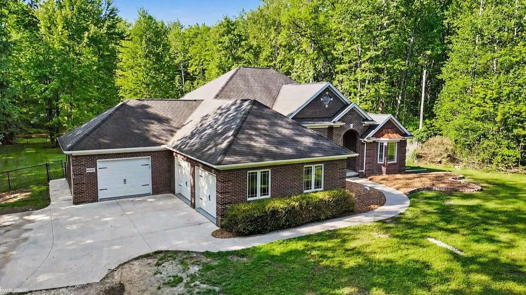 8367 Lindsey Road Casco Township MI 48064
