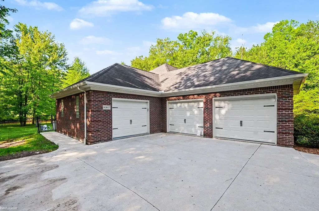 8367 Lindsey Road Casco Township MI 48064