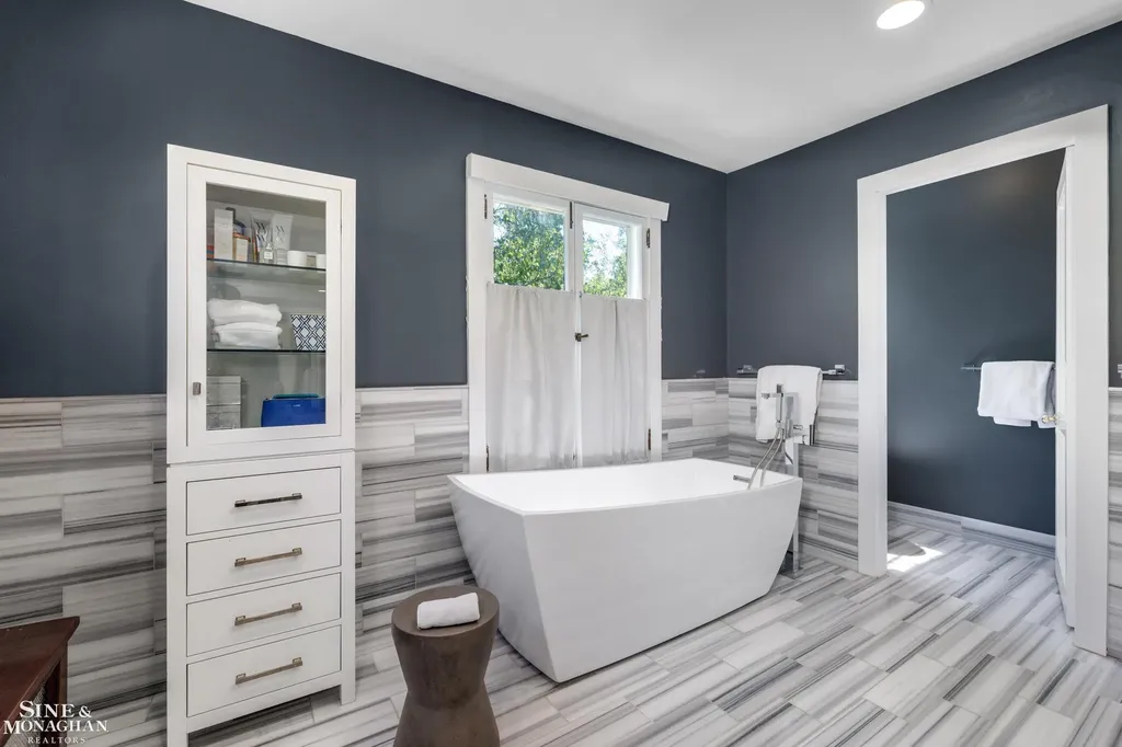 115 Lewiston Road Grosse Pointe Farms City MI 48236