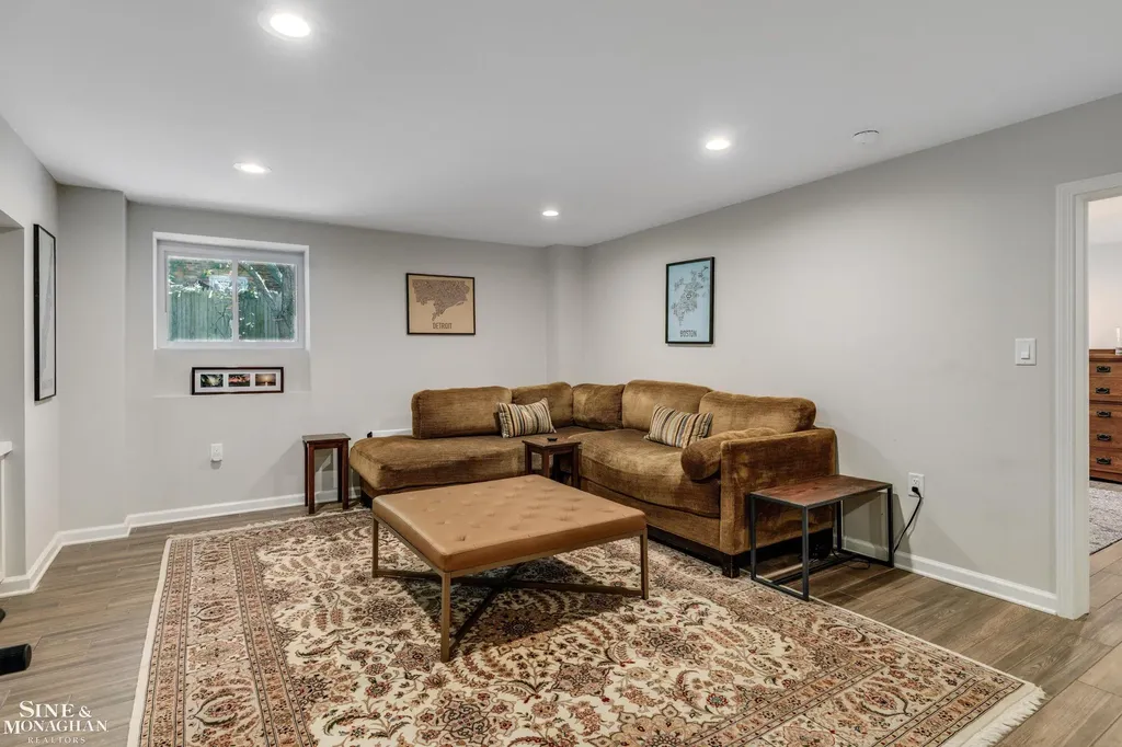 115 Lewiston Road Grosse Pointe Farms City MI 48236