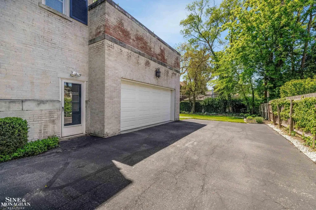 115 Lewiston Road Grosse Pointe Farms City MI 48236