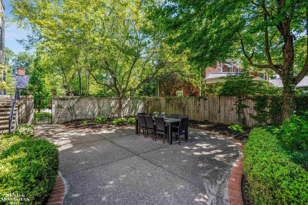 115 Lewiston Road Grosse Pointe Farms City MI 48236