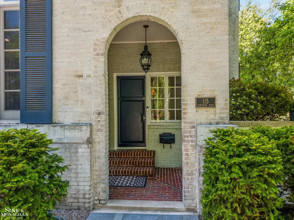 115 Lewiston Road Grosse Pointe Farms City MI 48236