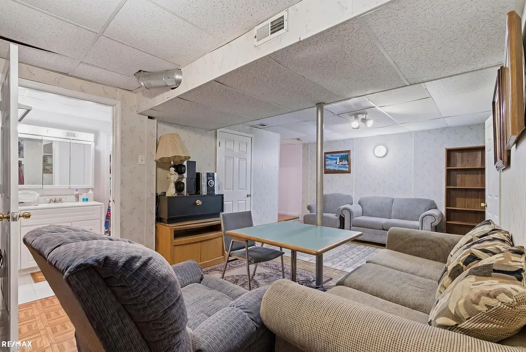 1288 Jay Street Waterford Charter Township MI 48327