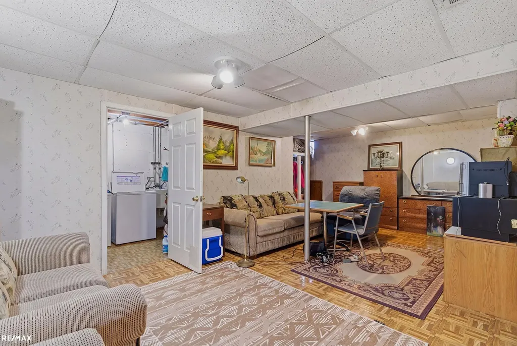 1288 Jay Street Waterford Charter Township MI 48327