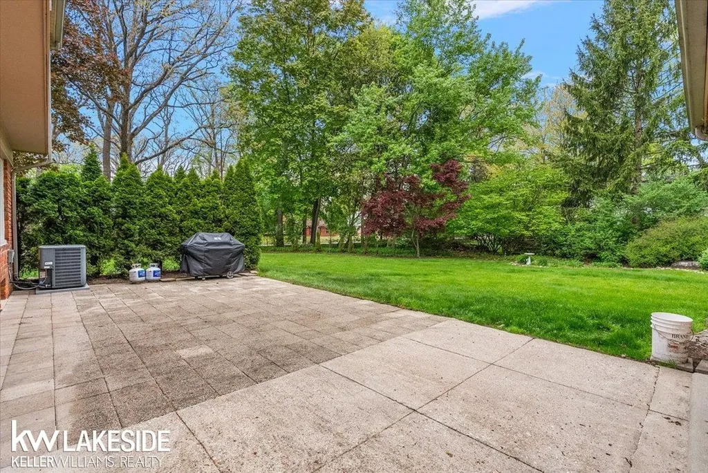 911 Lamppost Lane Bloomfield Hills City MI 48304