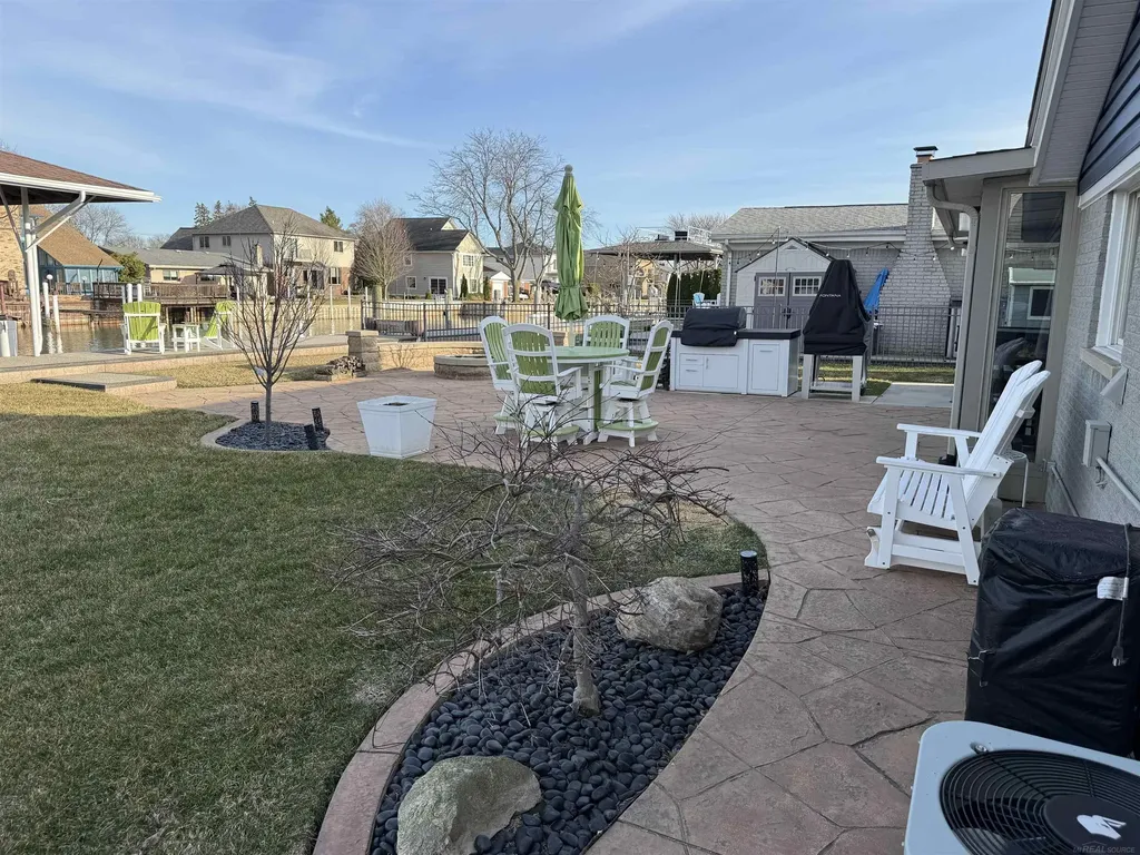 39228 Venetian Drive Harrison Charter Township MI 48045