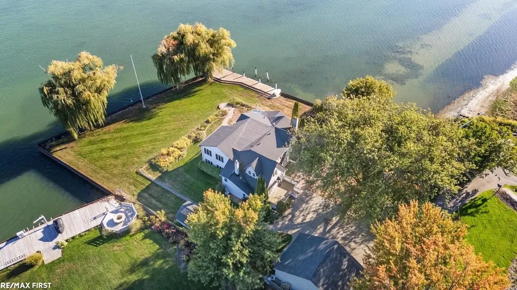 27927 Ponchartrain Street Harrison Charter Township MI 48045