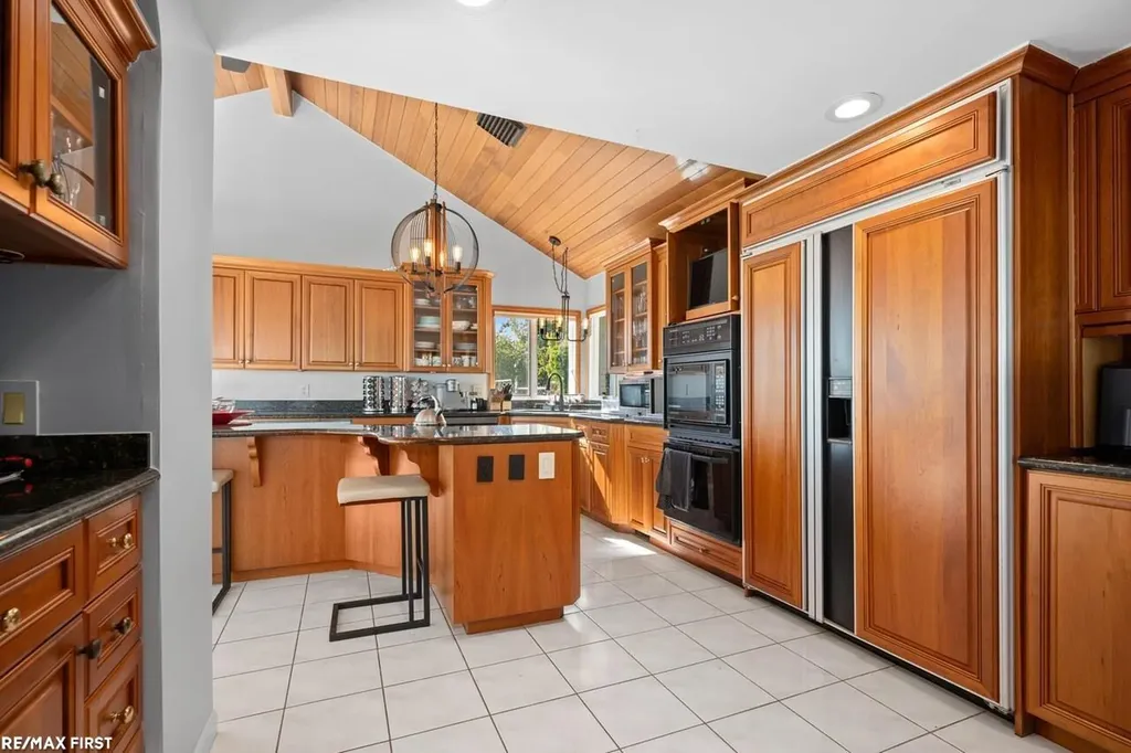 27927 Ponchartrain Street Harrison Charter Township MI 48045