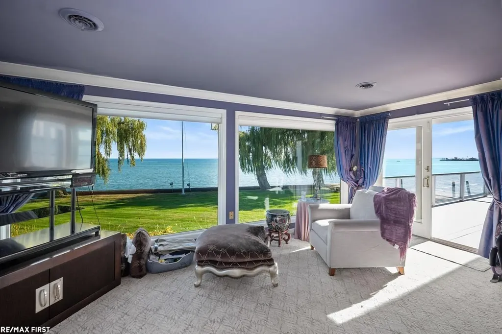 27927 Ponchartrain Street Harrison Charter Township MI 48045