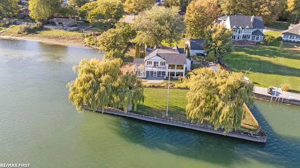 27927 Ponchartrain Street Harrison Charter Township MI 48045