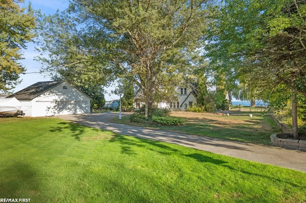 27927 Ponchartrain Street Harrison Charter Township MI 48045